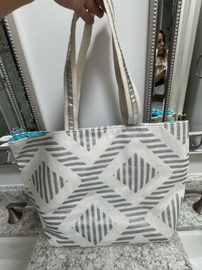 Target Canvas Silver Geometric Large Tote/Beach Bag - Gray & Cream Cotton Canvas
